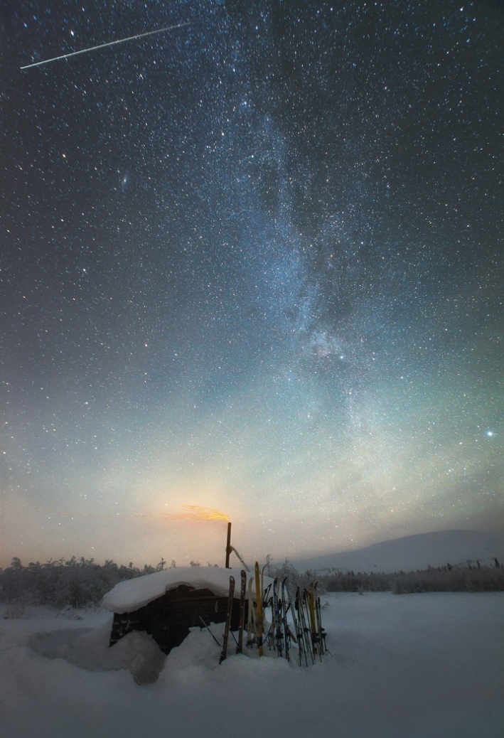 Калейдоскоп уральской зимней горной ночи ворожит
