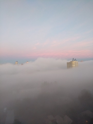 Небо хмурится