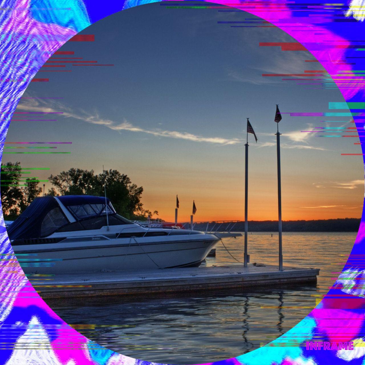 Спит кораблик у причала