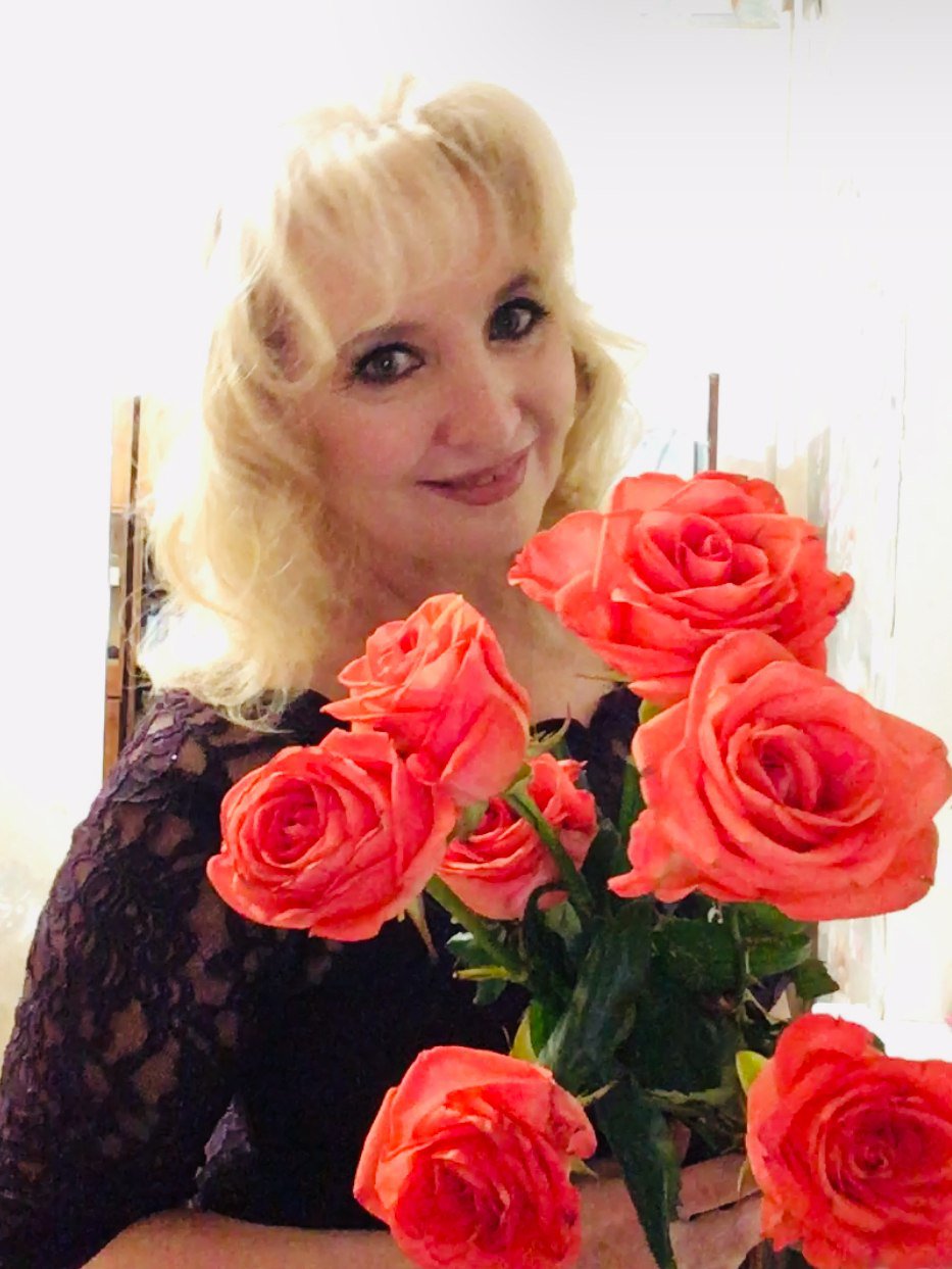 Все розы яркие цветут. Посвящение С. Т. 9937