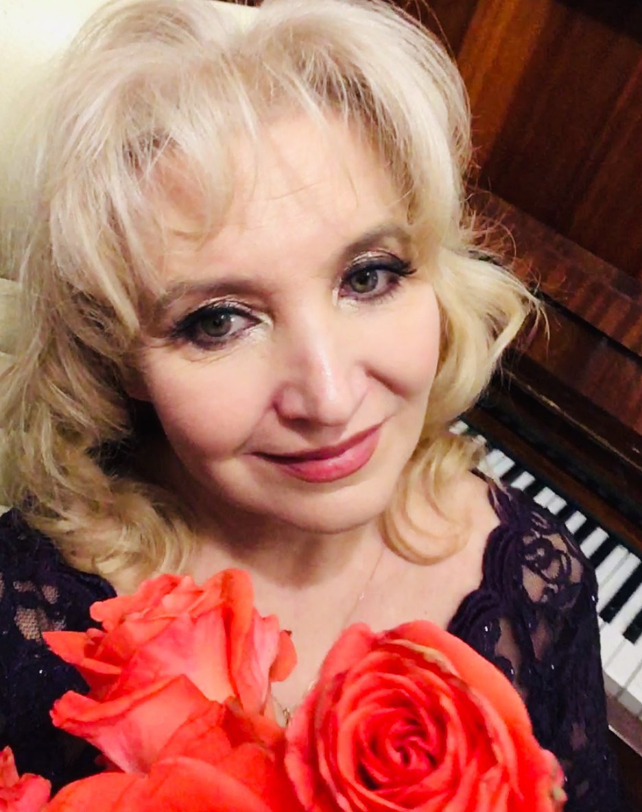 Букет из роз и клавиши рояля. Посвящение С. Т. 993