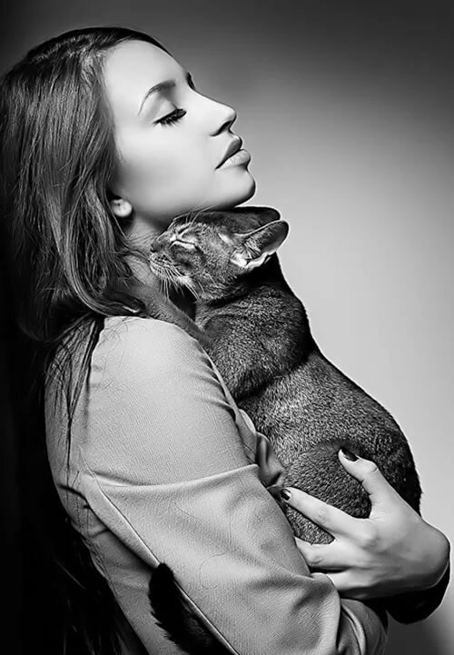 Кто то должен рядом с человеком быть