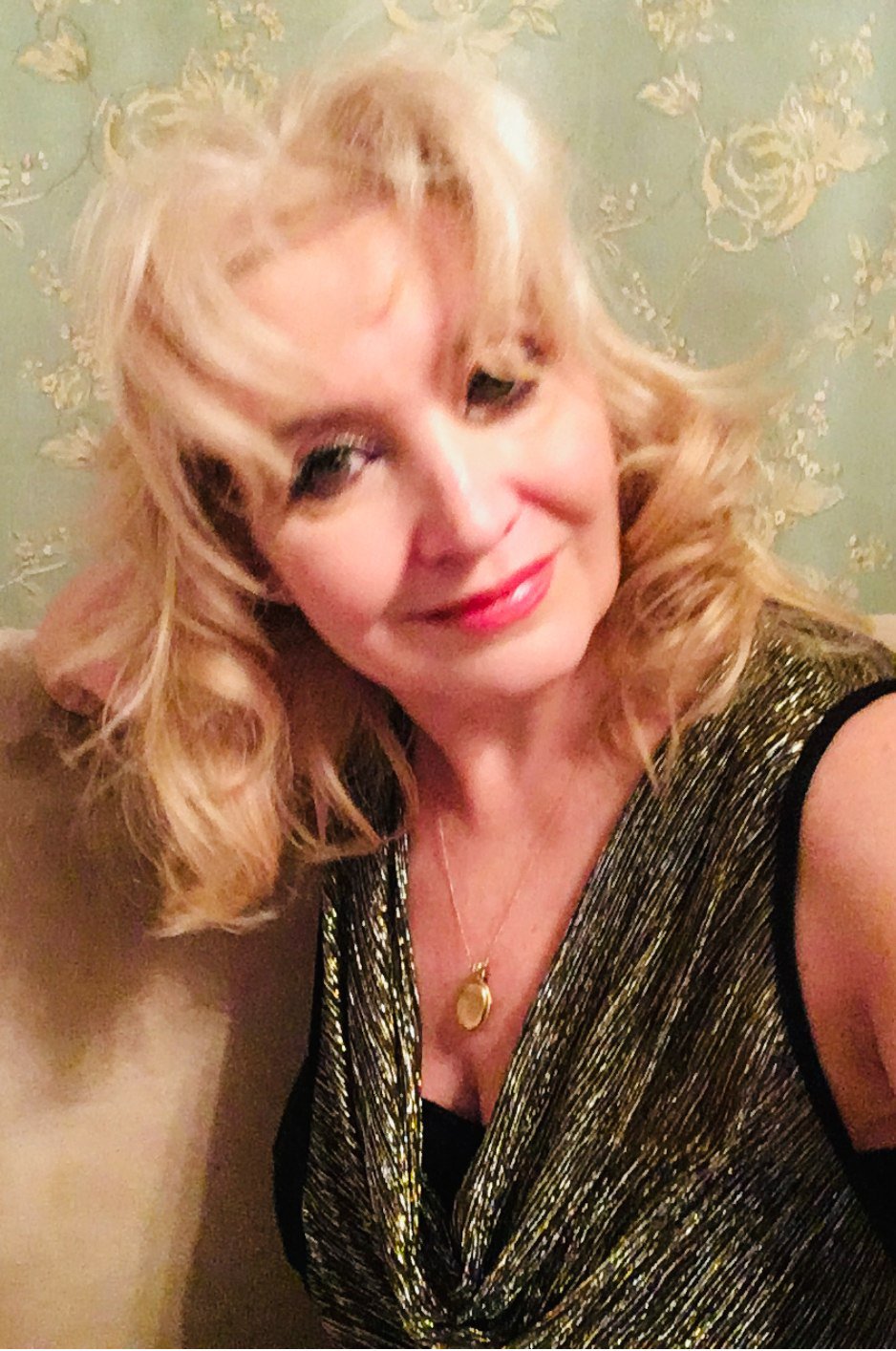 Ты снова смотришь на меня. Посвящение С. Т. 10017