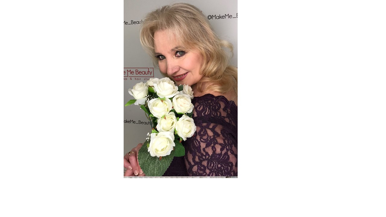 Ты и белых роз букет. Посвящение С. Т. 10049