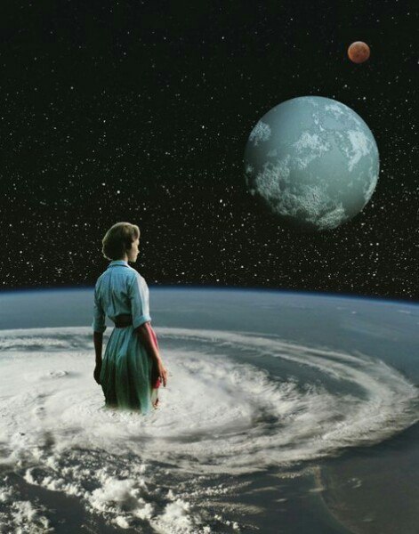 Она приходит