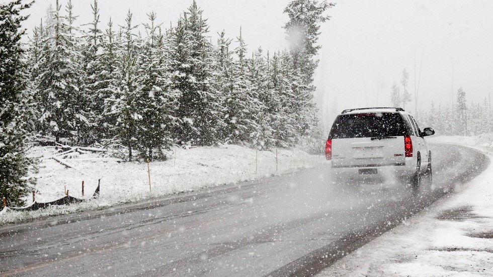 Зима за окном авто