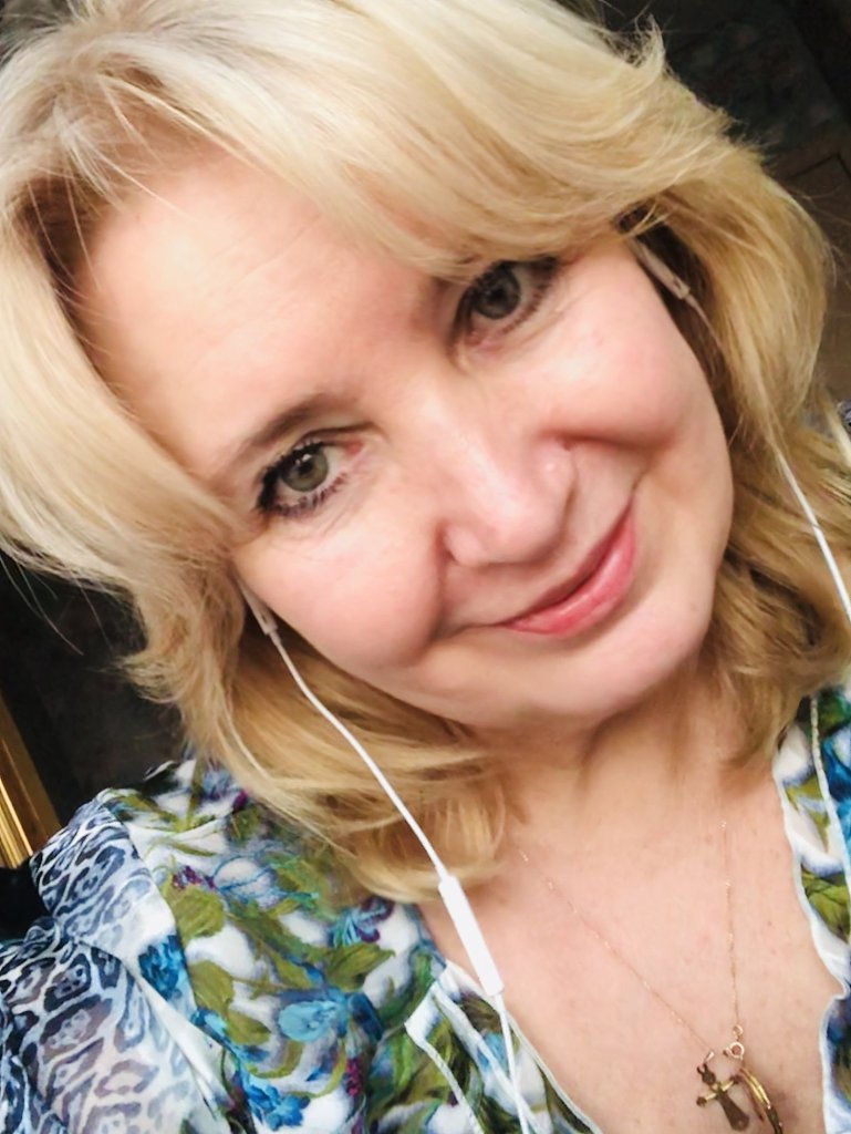 Она идёт по свету. Посвящение С. Т. 10616