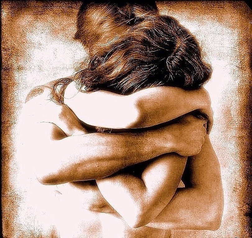 Скорее обними