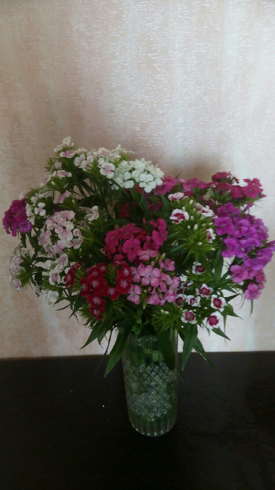 Дарите женщинам цветы