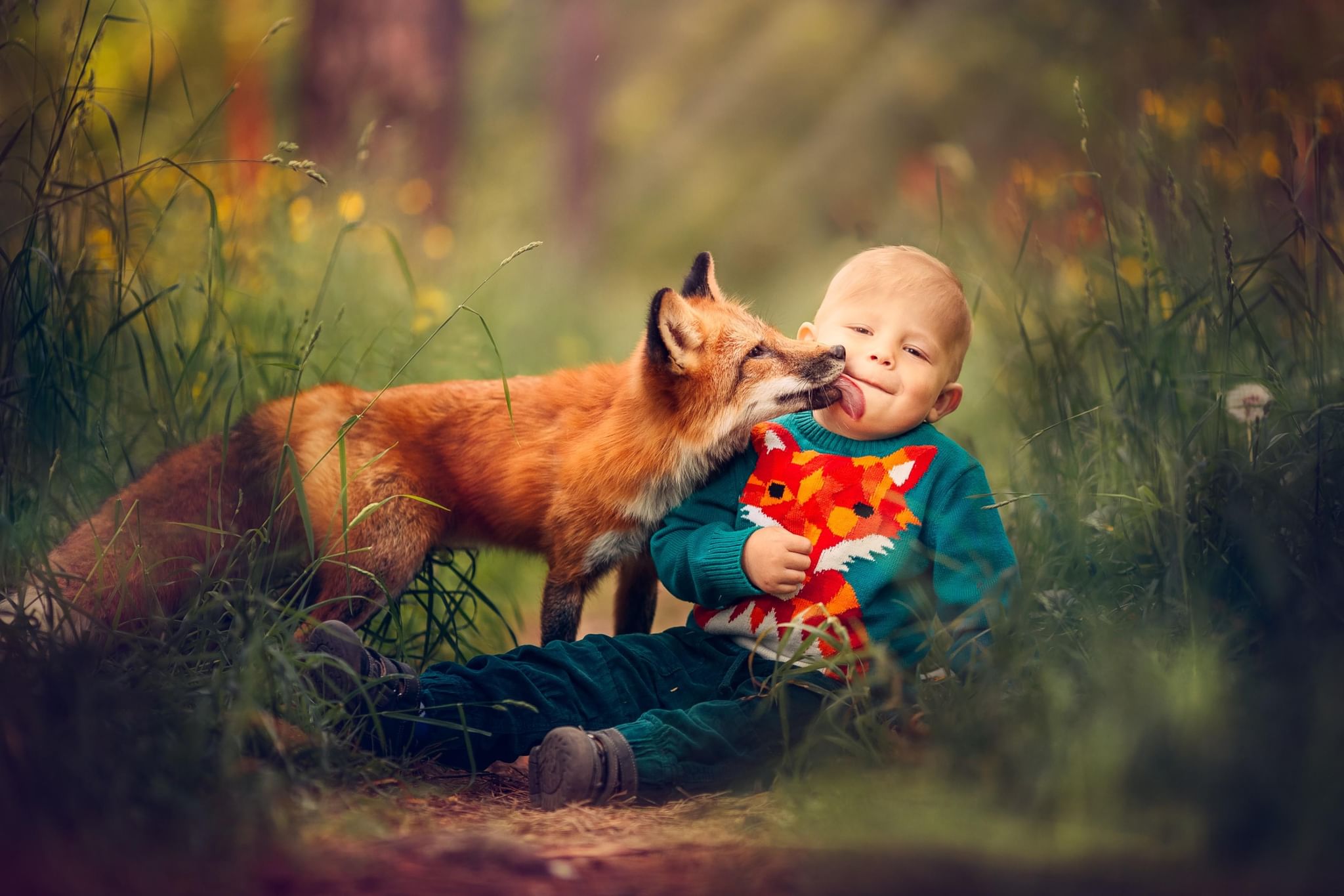 Дети живущие с животными. Дети с дикими животными. Для детей. Животные. Рыжий мальчик с лисой. Детская фотосессия с животными.