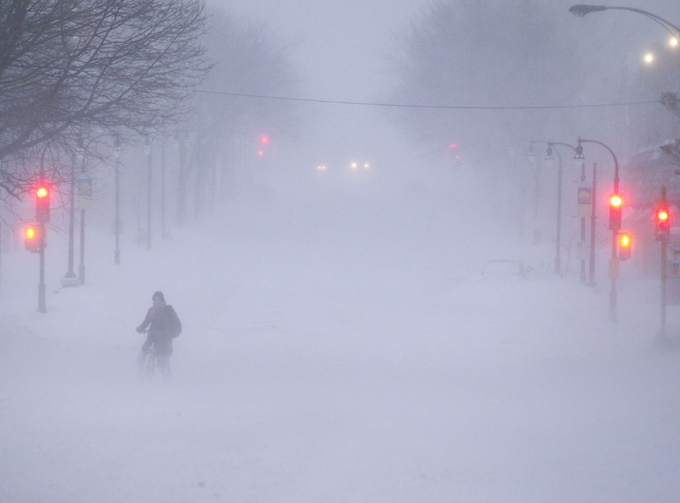 День пронзительно белый