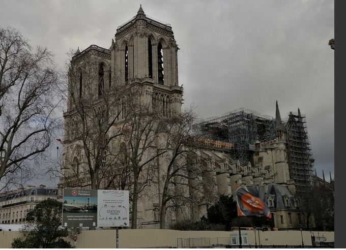 Я гуляю по Парижу