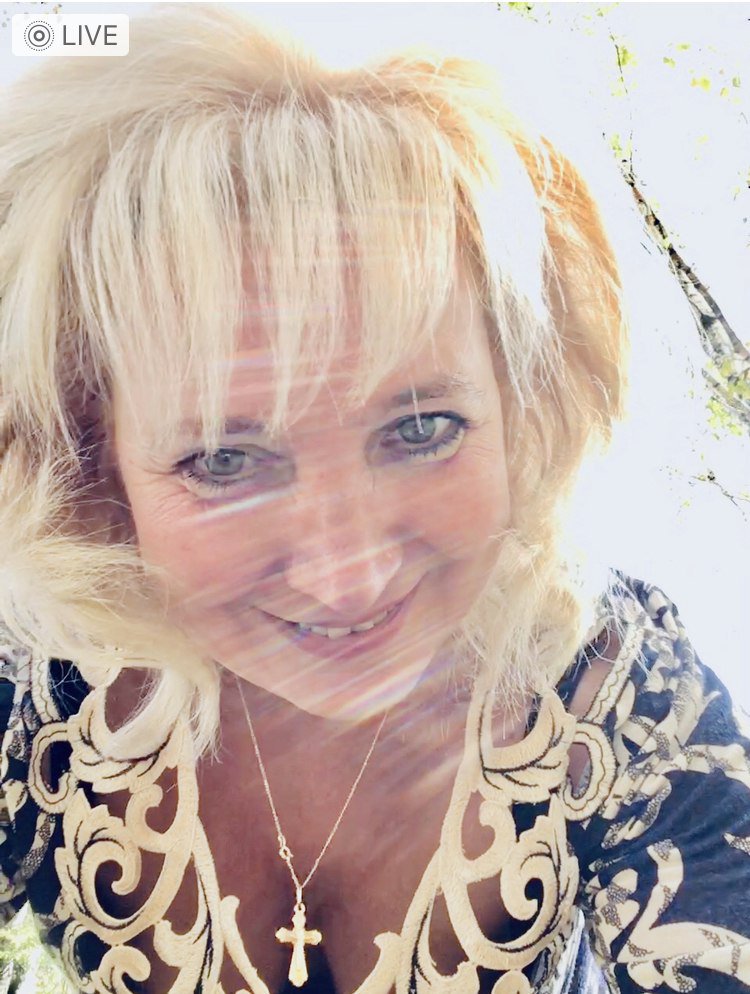 Ты излучаешь. Посвящение С. Т. 10877