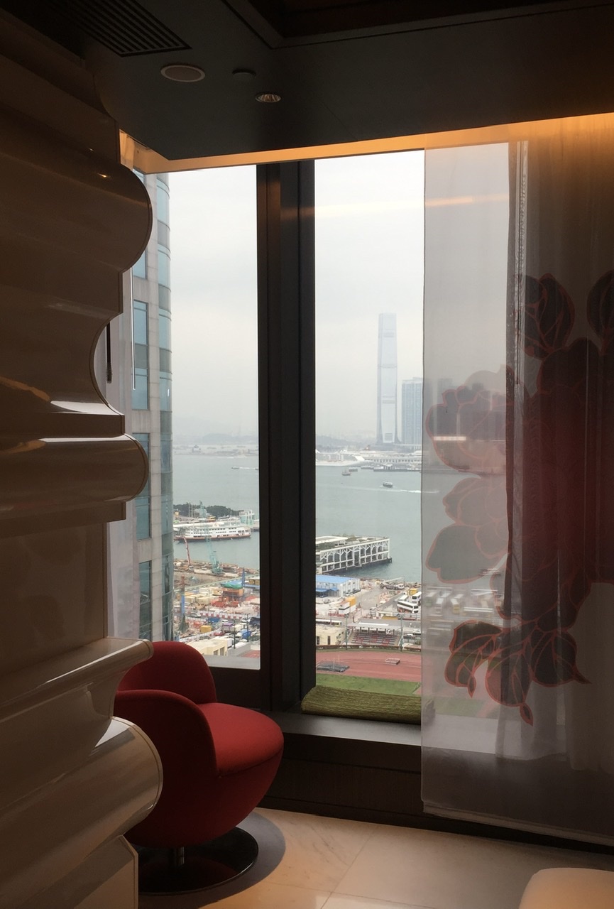 Утро в Гонконге