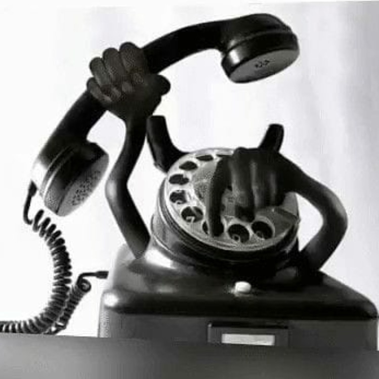 Звони на телефон найди телефон. Смешные телефоны. Телефонная трубка. Старый телефон. Телефон звонит.
