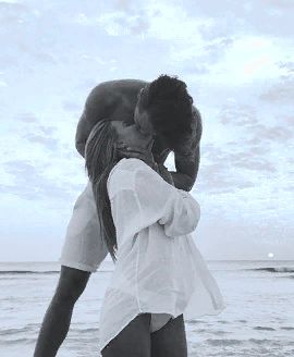 Любовь двоих с волной прибоя!?