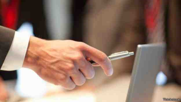 Почему мы используем правую руку?