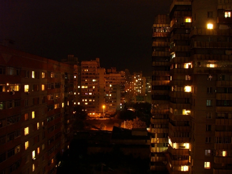 Вечером 1 ночью 0. Ночной вид из окна. Ночные окна. Ночные окна домов. Вид с окна вечером.