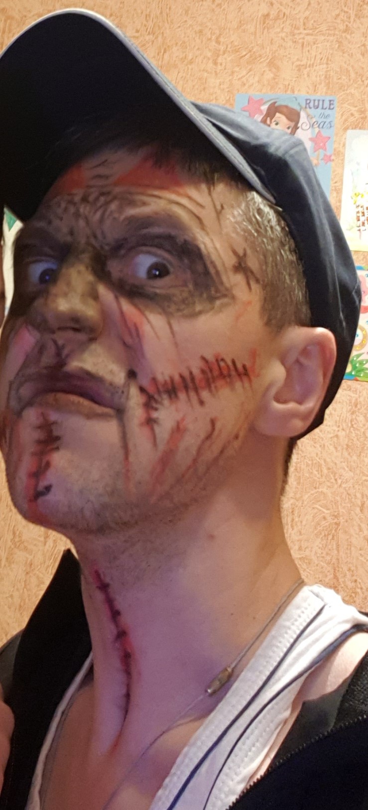 Клоун - где твоя маска?