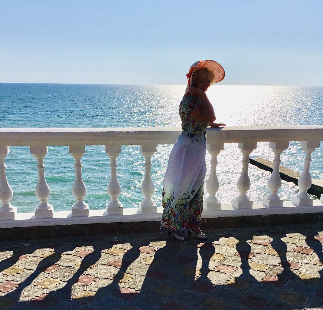 Ты стоишь и море рядом. Посвящение С. Т. 11187