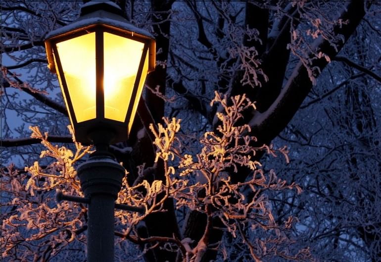 Я смотрю в седоватую полночь...