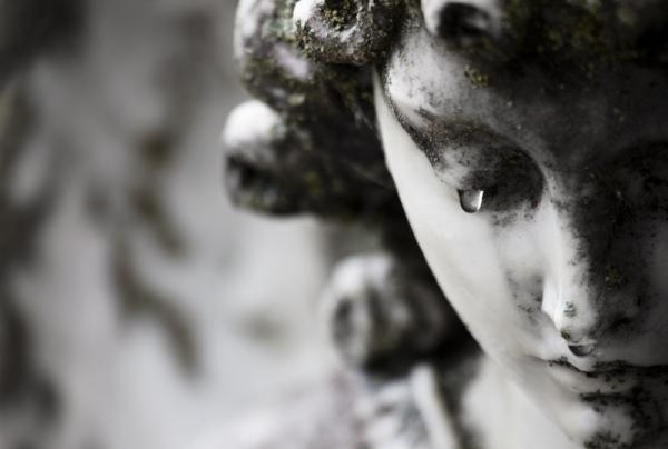 Не от того я плачу, что мне больно..