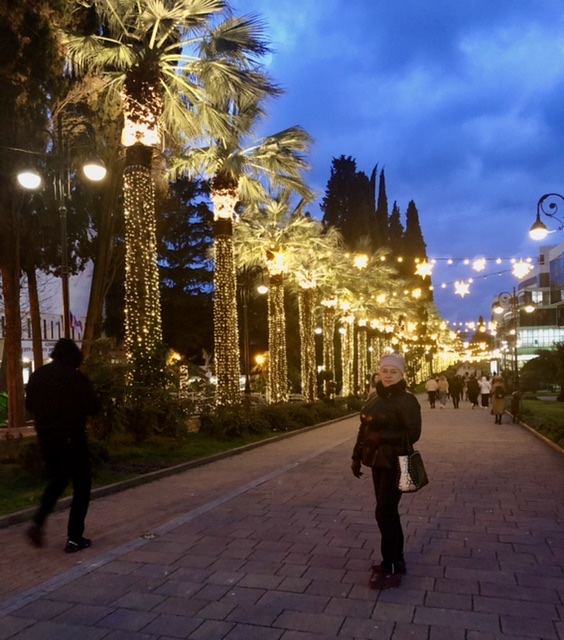 Вечерний Сочи, город весь в огнях...