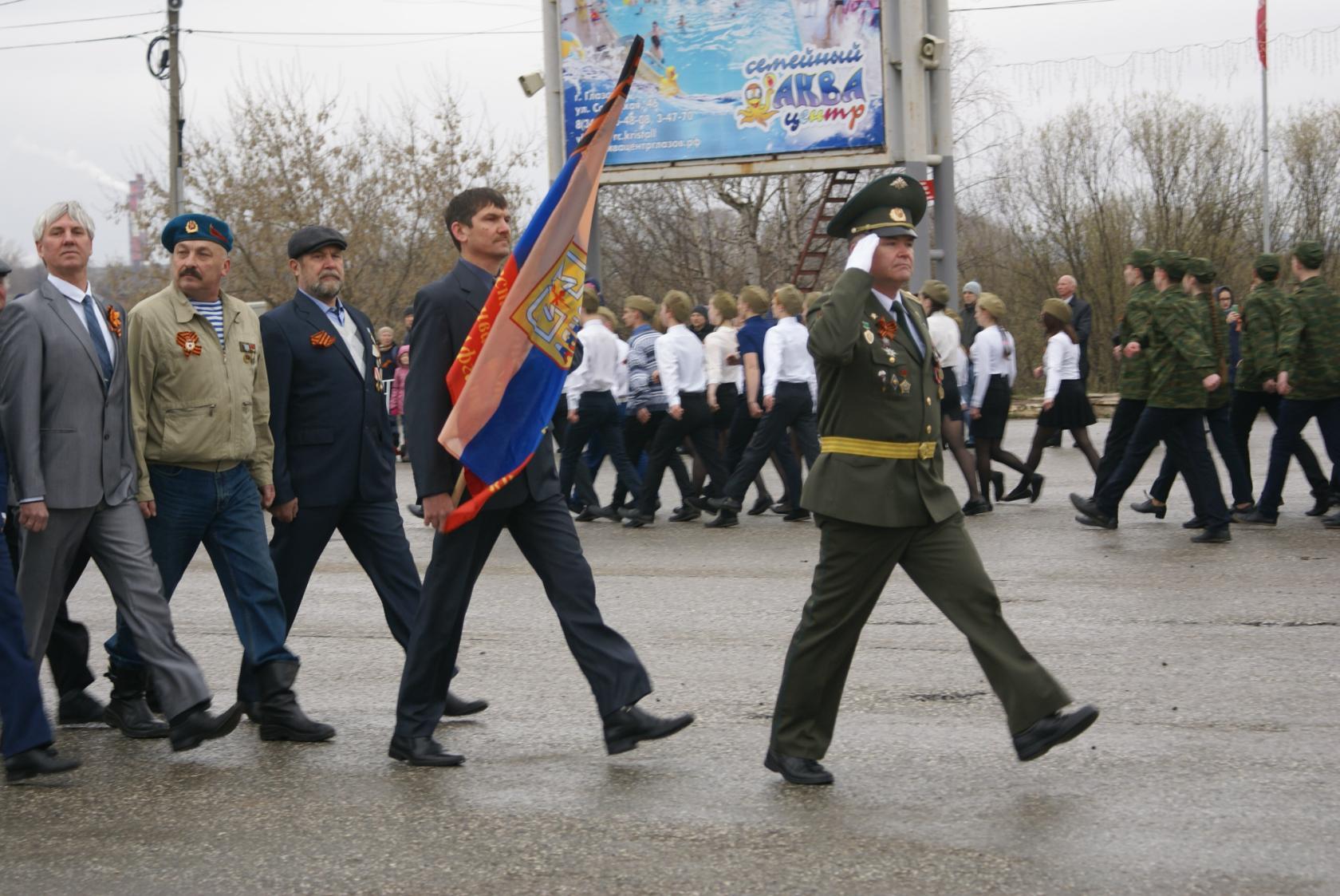 Чеканят ветераны шаг