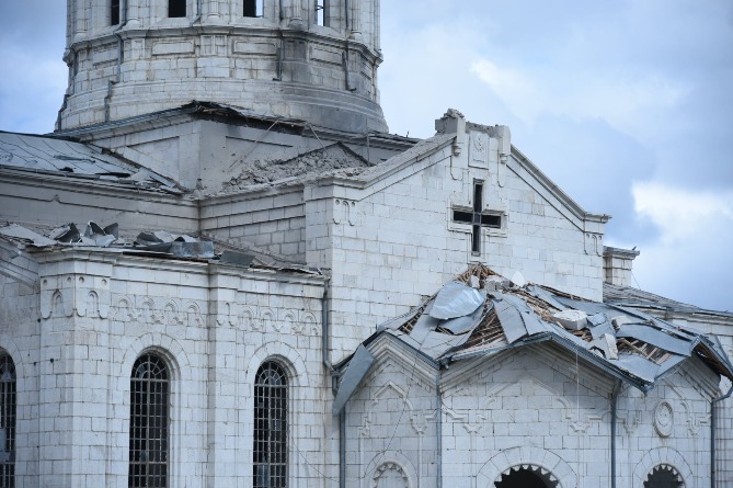 В Армянских храмах нынче звери