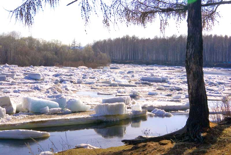 Устала груз держать река