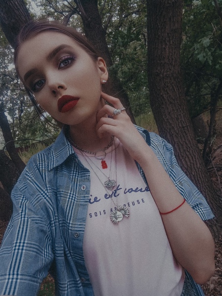 казался мне грустным