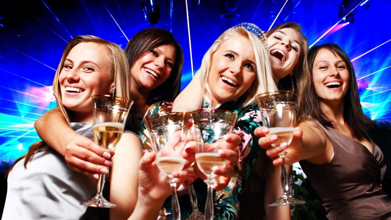 Сегодня праздник у девчат...