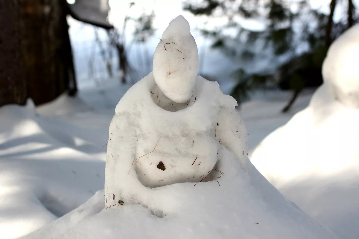 Будда из снега...