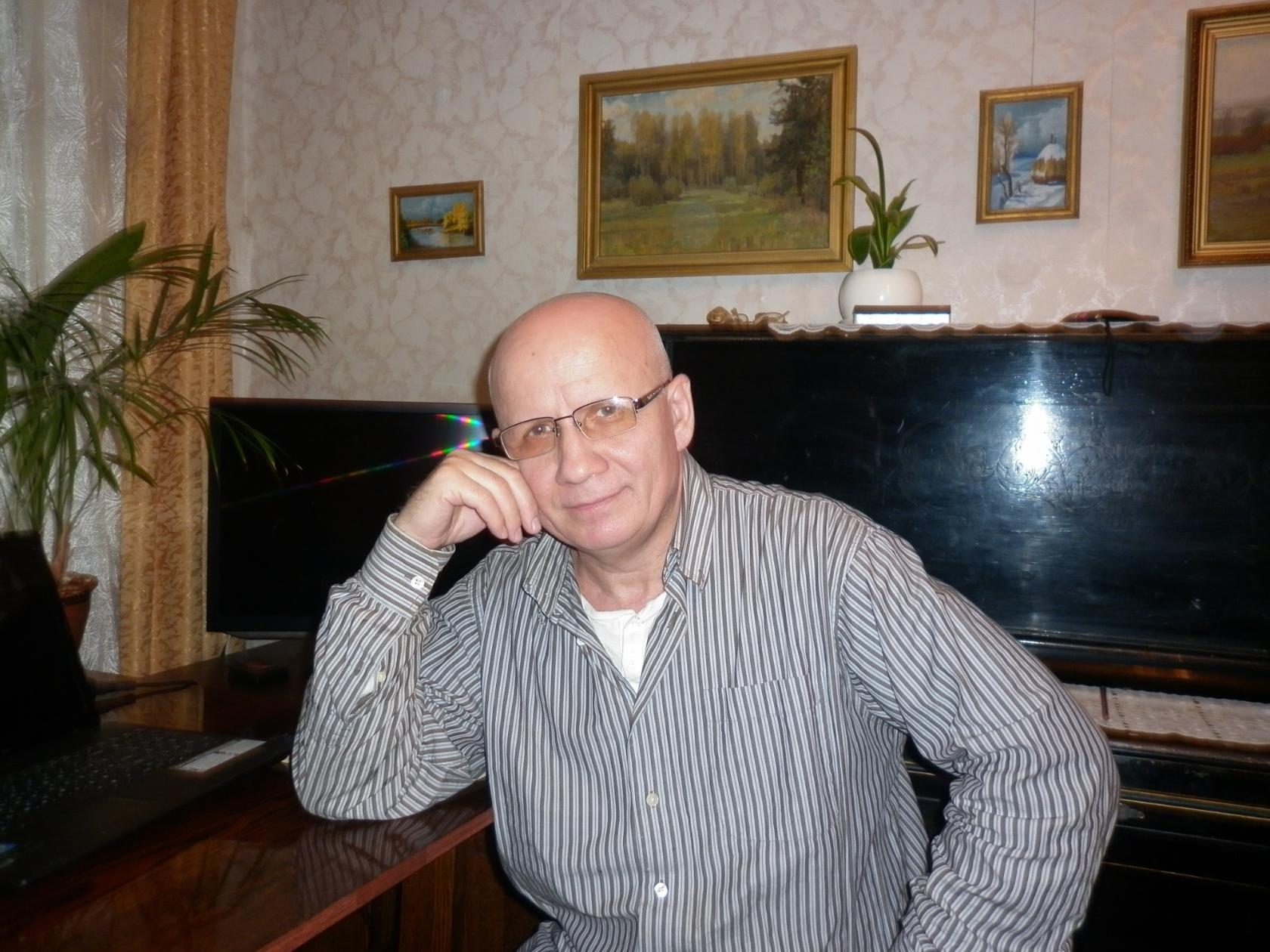 Стол с пером
