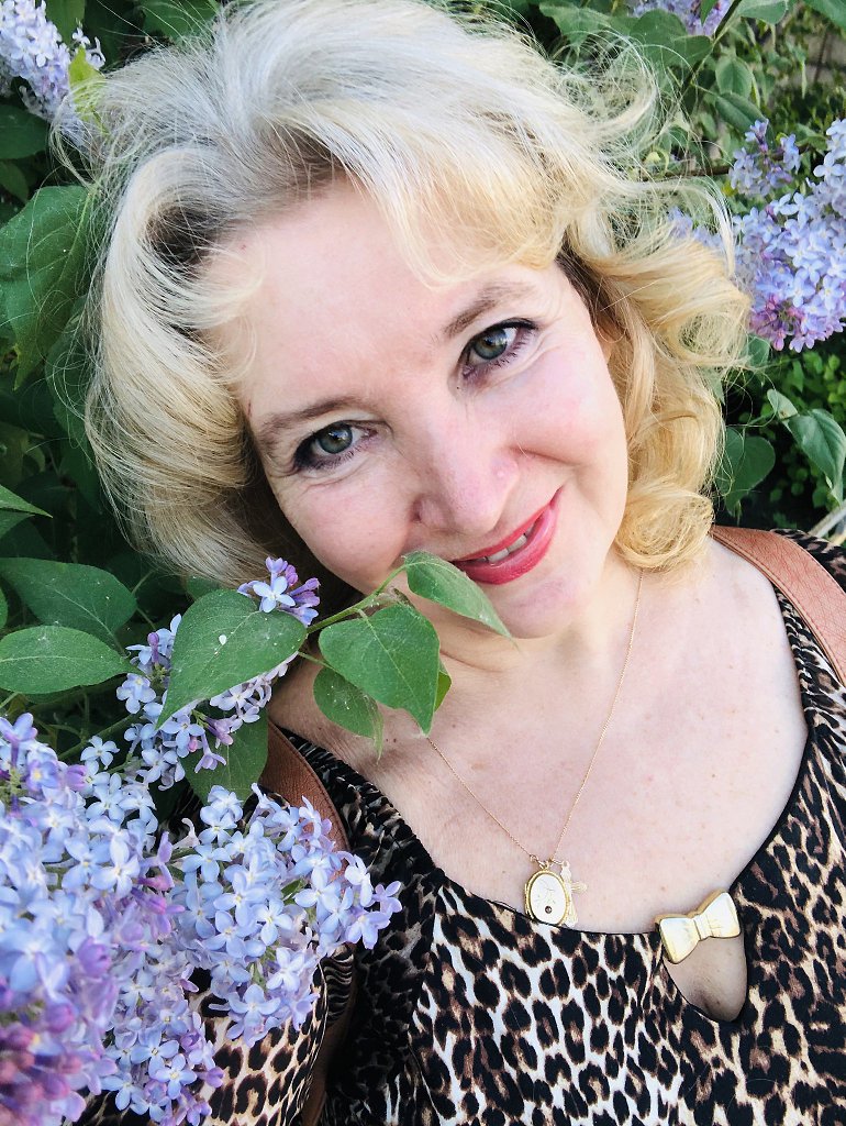 Королева дней Весны. Посвящение С. Т. 12221