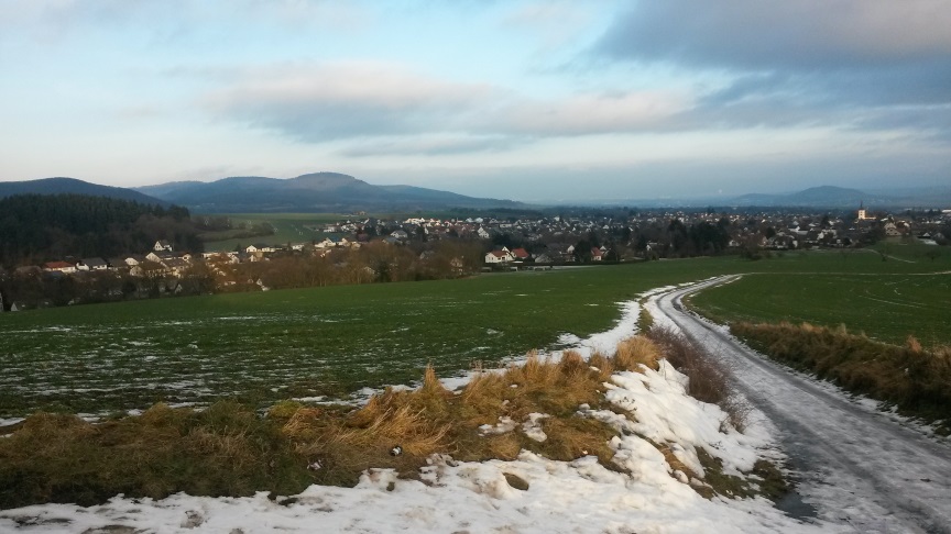 Меж мною и тобой - один лишь ветер