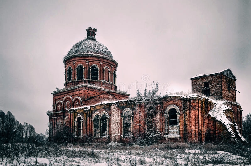 По стране расплываются, тают следы белой вьюги