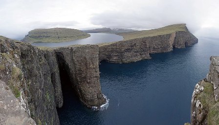 Сёрвогсватн - озеро над океаном