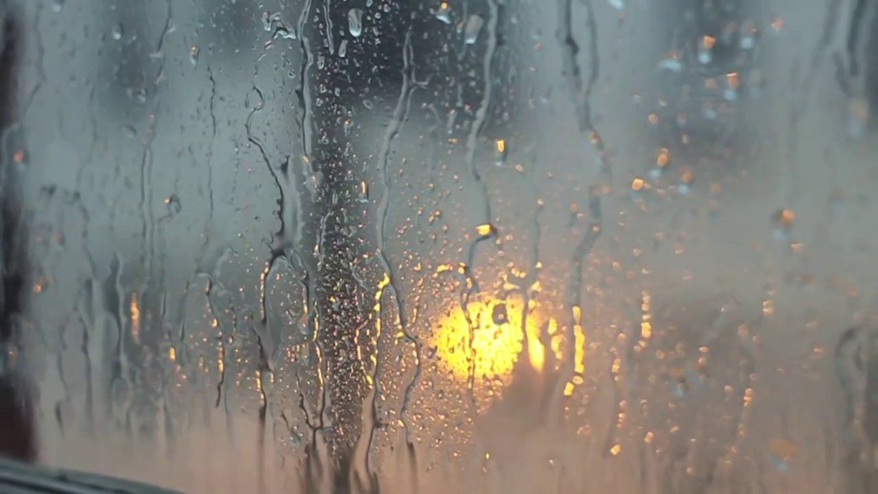 Кипящий дождь. Дождь анимация. Дождь за окном. Дождь в окне. Ливень анимация.
