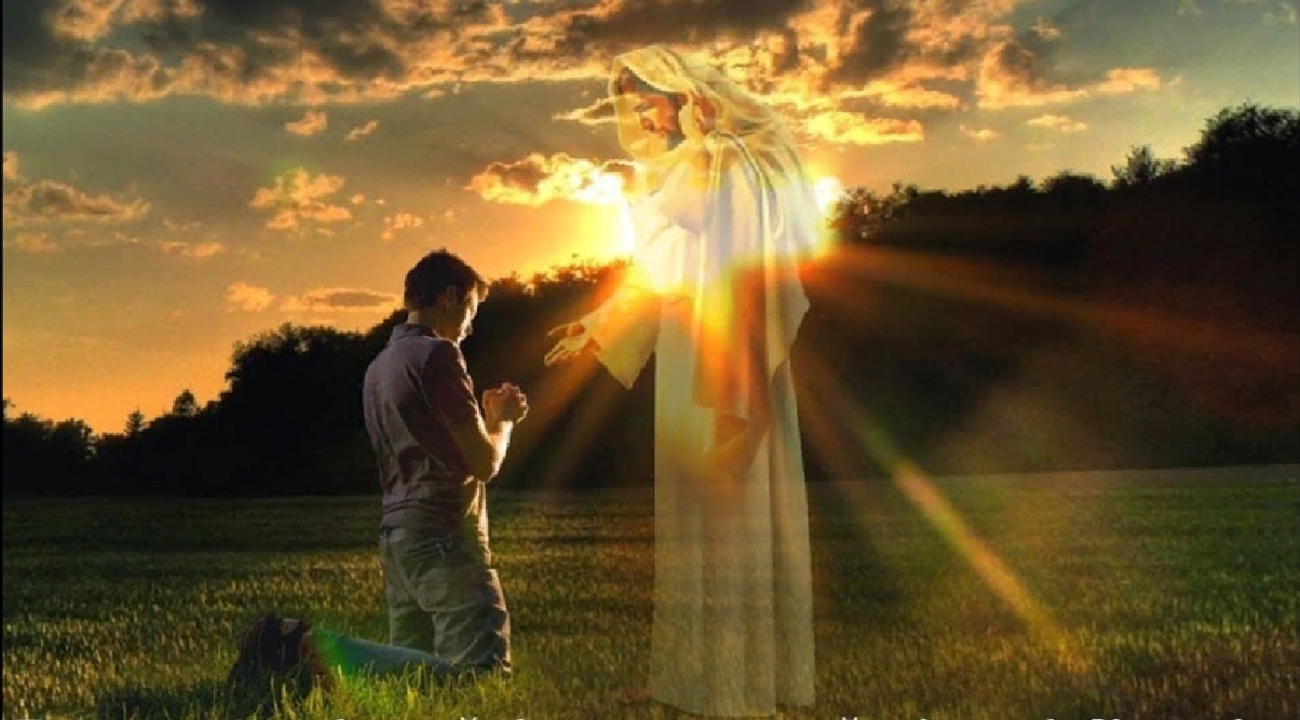 Человек на коленях перед богом. Мужчина молится богу. Преклоняюсь пред богом. Человек молится в небо. Мужчина молится в церкви.