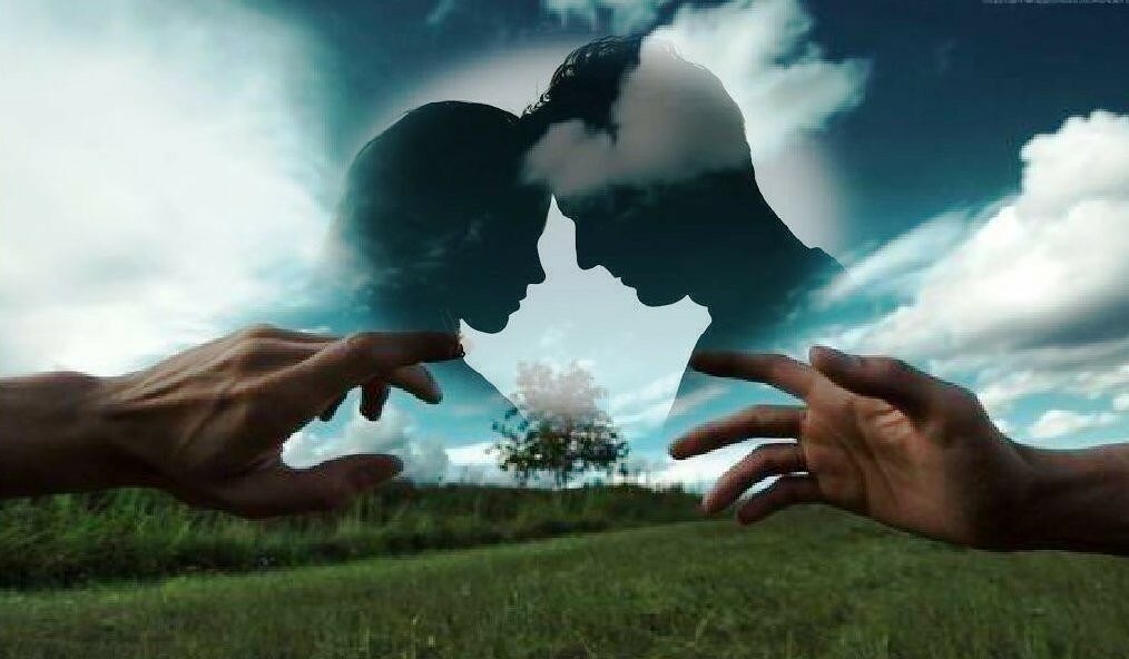 Любимый человек далеко. Ты не так далеко моя. Открытка любимому на расстоянии. Далеко но рядом. Когда ты далеко.