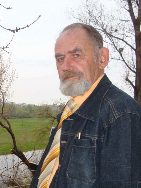 Он жил и верил будет жить