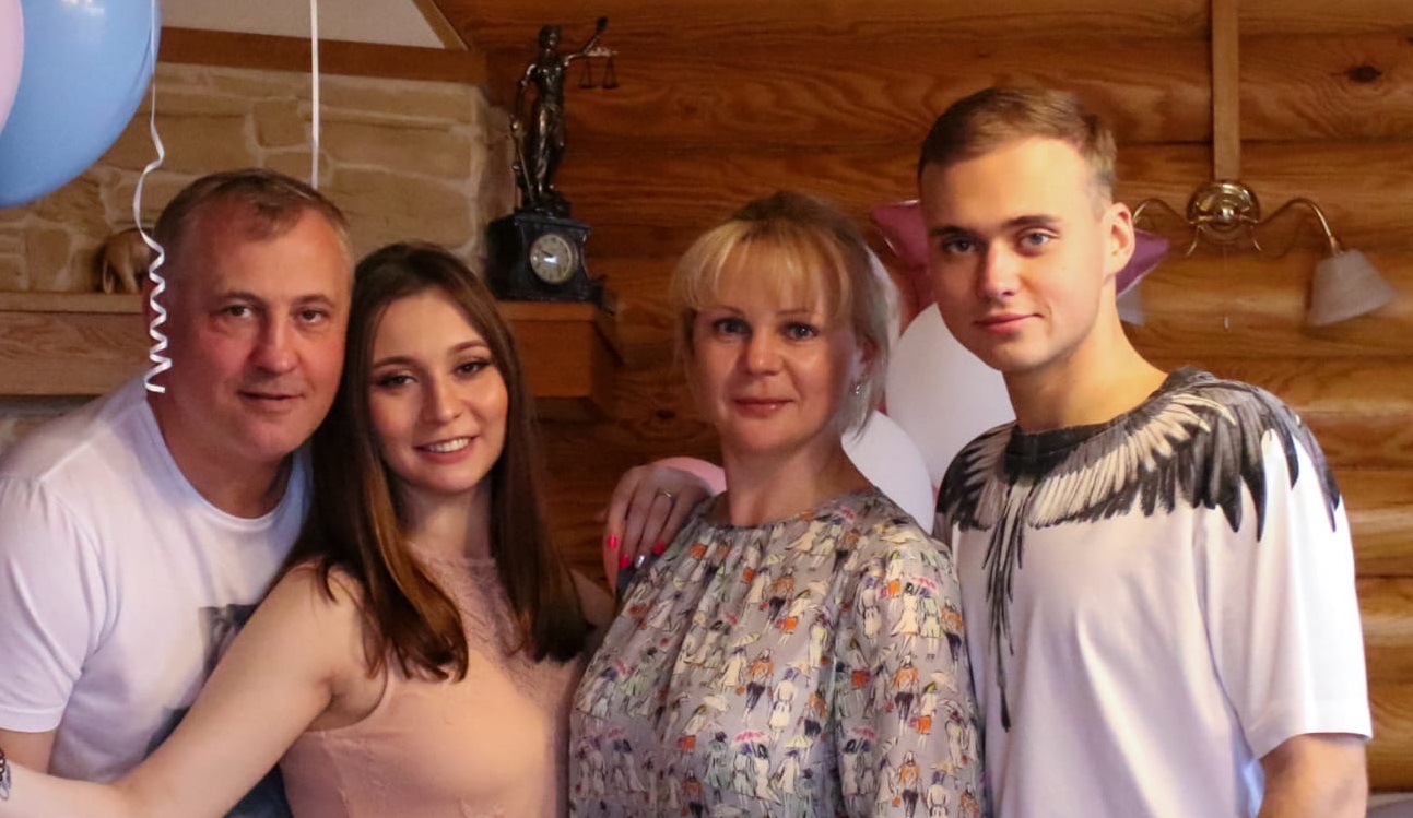 К свадьбе красного дерева