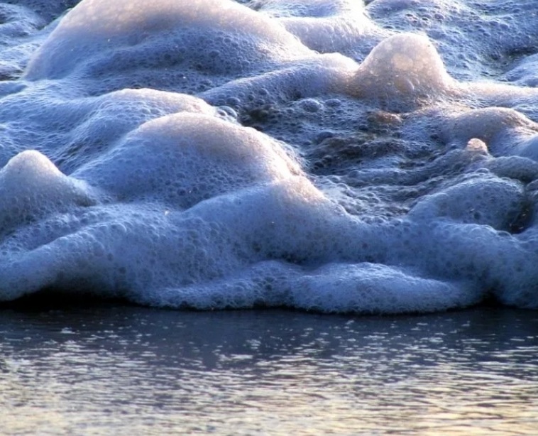 Водно-моторный спорт. Водная 4 буквы. Пена на воде. Водная 4 буквы. Водяные буквы.