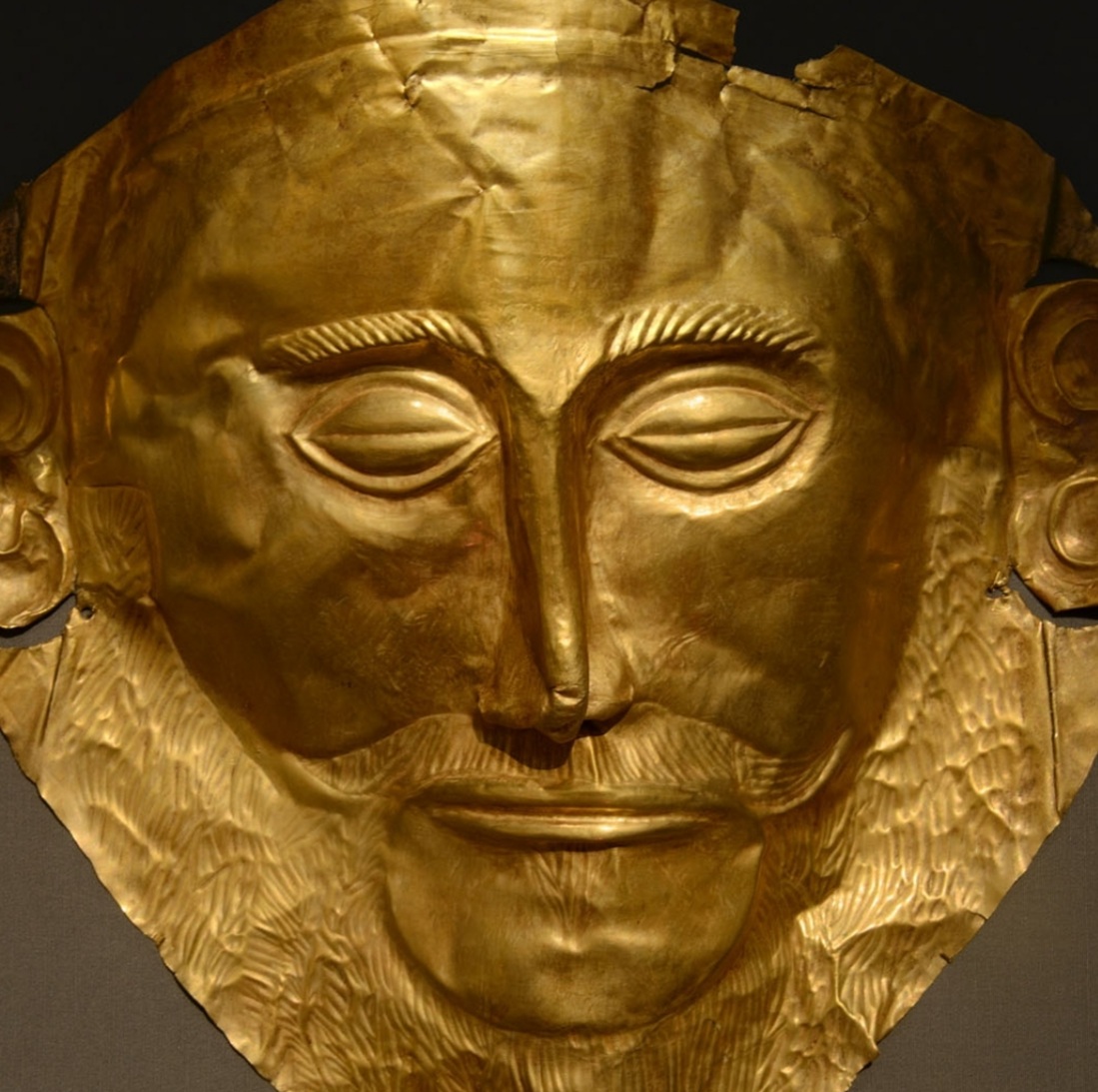 Сын агамемнона 5 букв. Маска Агамемнона. Маска Агамемнона Эгейское. Золотая маска Агамемнона. Маска царя Агамемнона.
