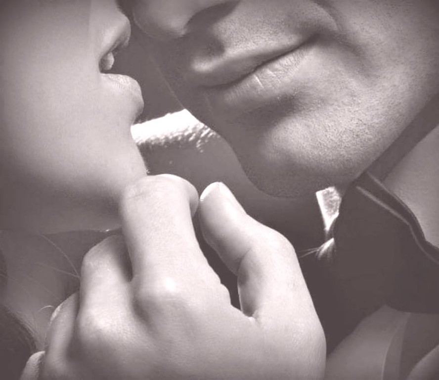 фото любовь пришла. женщина скучает. влюбленные призраки. страсть. воспоминания о любви.