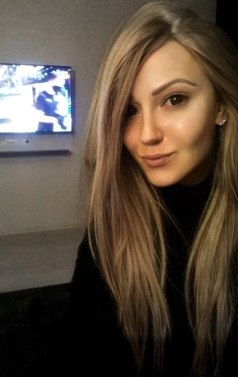 Она любила...