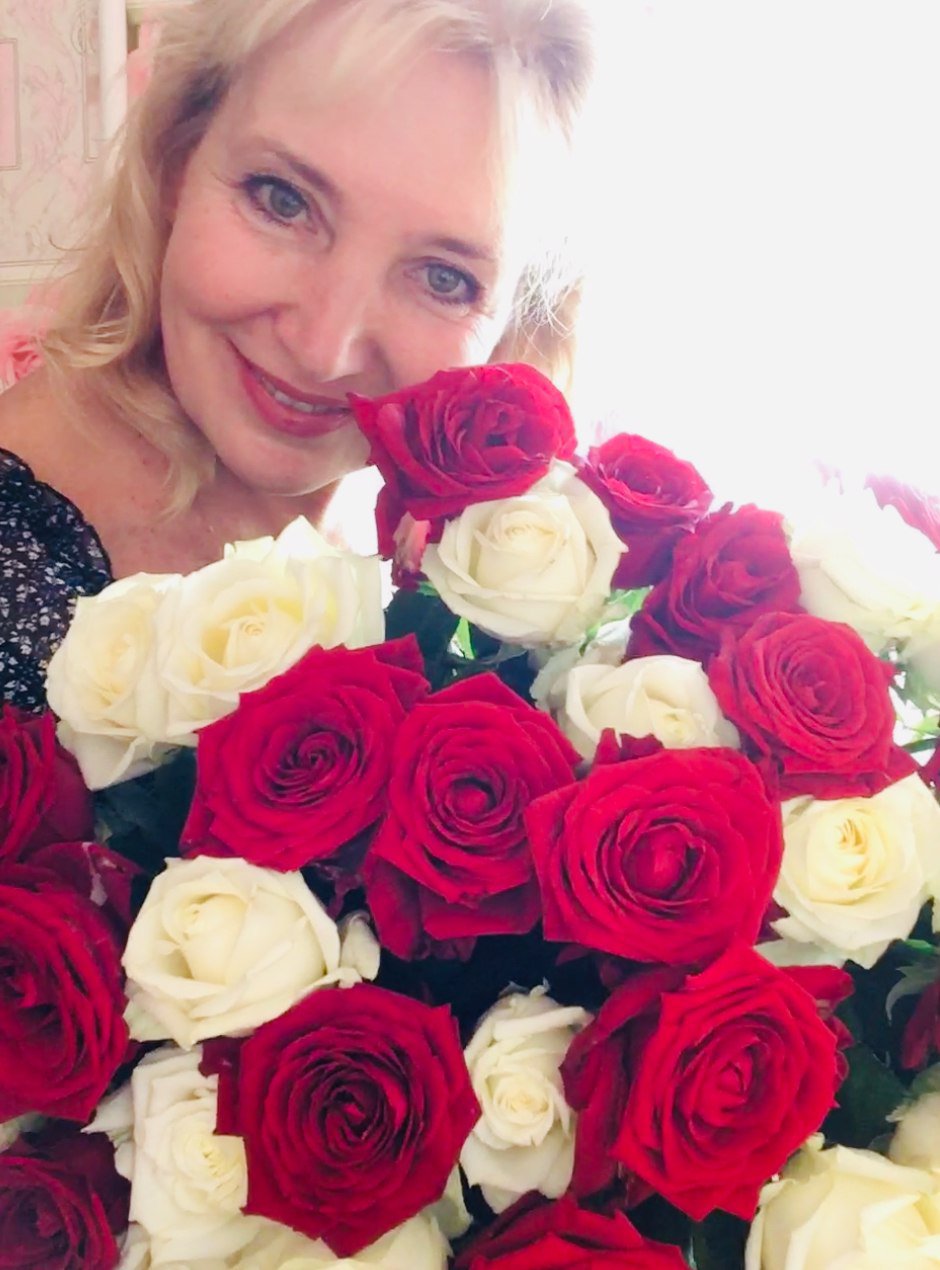 Розы белые. Посвящение С. Т. 12542