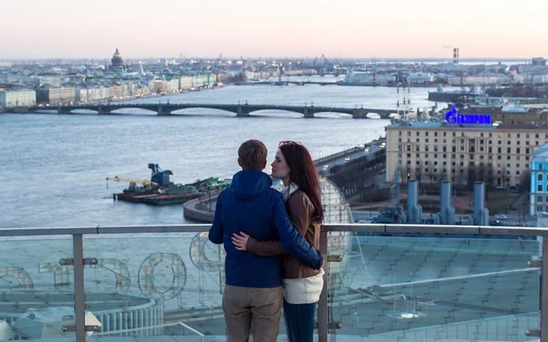 Влюбленные пары на крыше