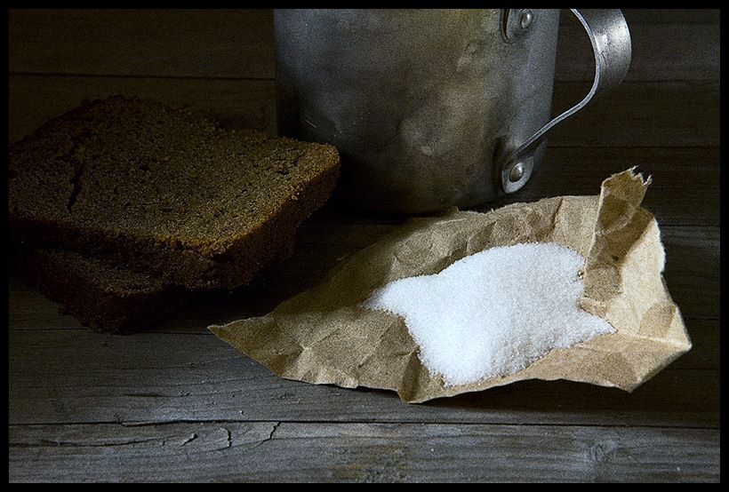 Черный хлеб сахар